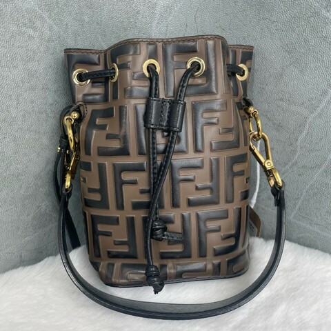 FENDI老花水桶 肩背包斜背包