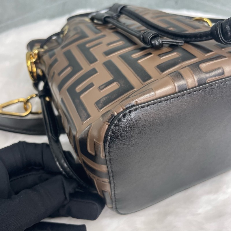 FENDI老花水桶 肩背包斜背包-11