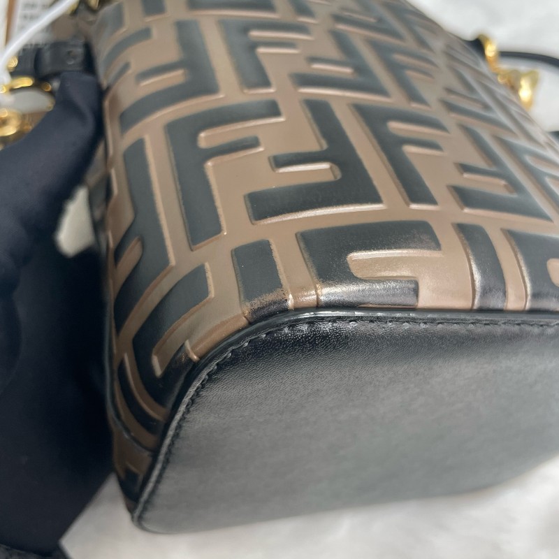 FENDI老花水桶 肩背包斜背包-13