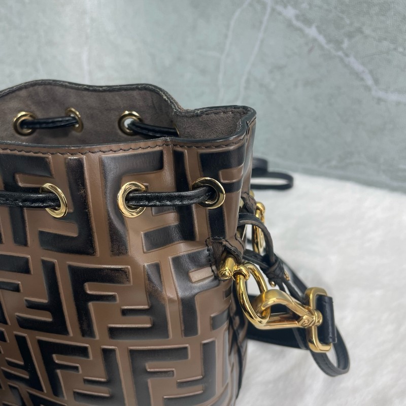 FENDI老花水桶 肩背包斜背包-16