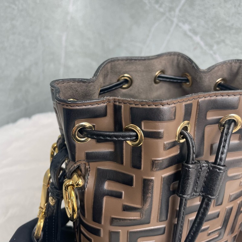 FENDI老花水桶 肩背包斜背包-17
