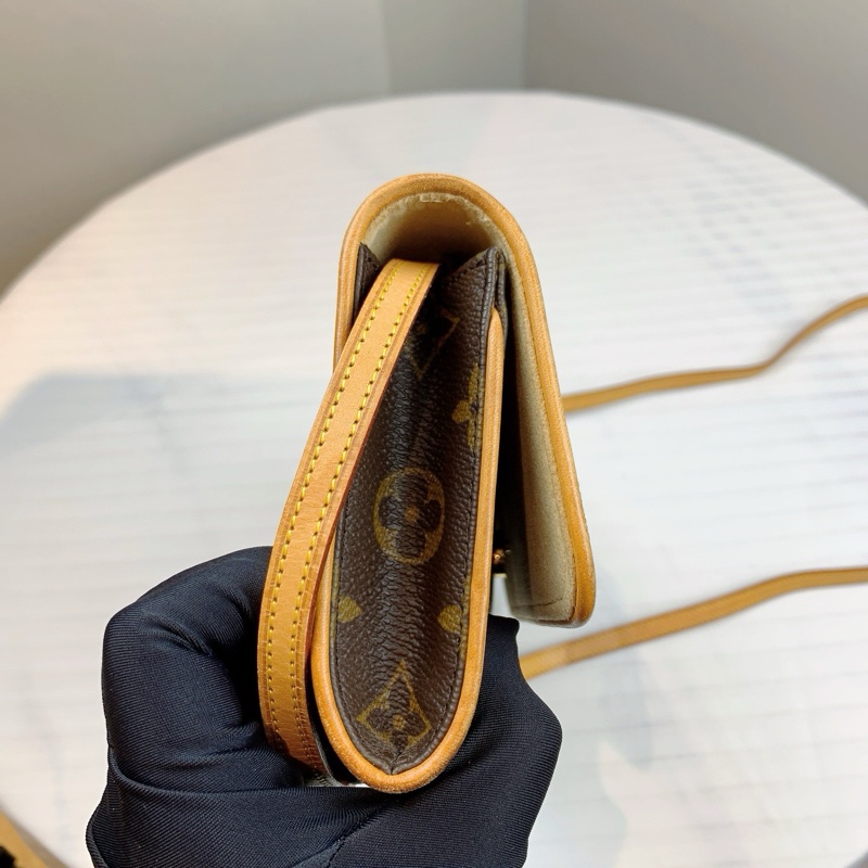 路易威登/Louis Vuitton 皮革 24.5*3*12-4