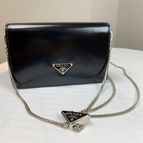 普拉達/Prada 亮面皮革單肩包 19*6*12