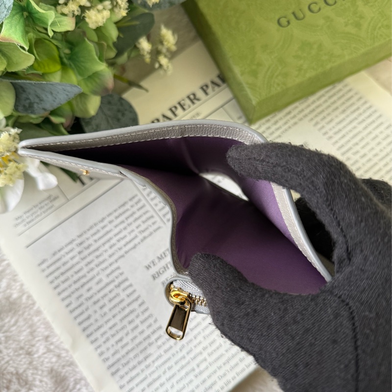 金字Logo 拉鍊零錢袋暗釦二折短夾(灰色)-8