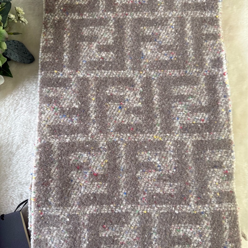 FF Logo 彩色點點混羊駝毛圍巾(鴿灰色)-1