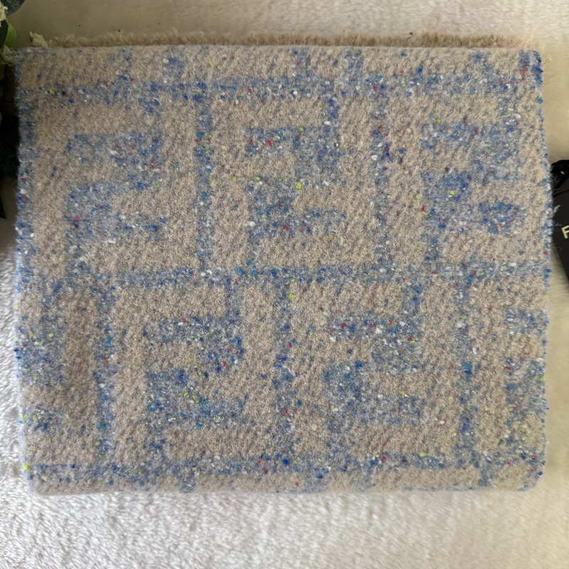 FF Logo 彩色點點混羊駝毛圍巾(藍色)-1