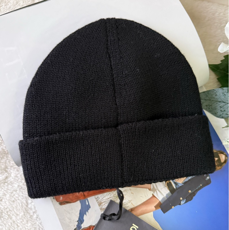 白字Logo 羊毛毛帽(黑色)-1