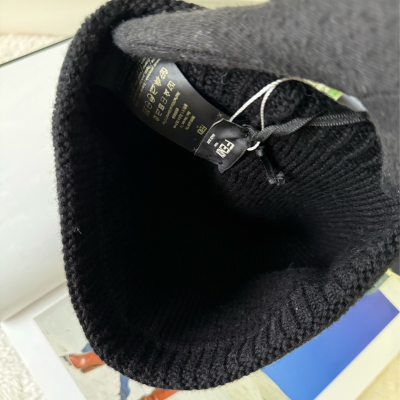 白字Logo 羊毛毛帽(黑色)-2