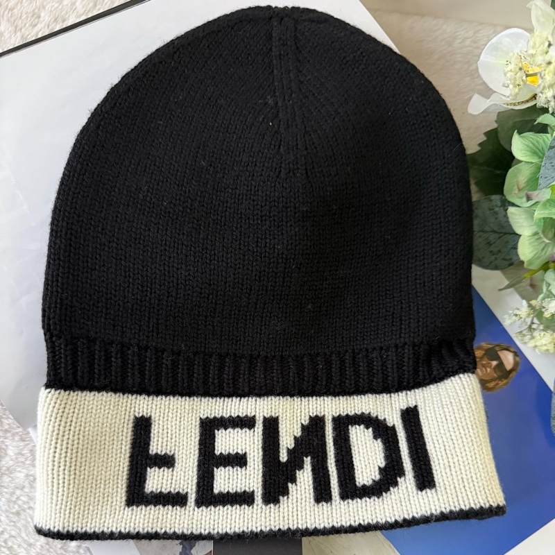 白字Logo 羊毛毛帽(黑色)-3