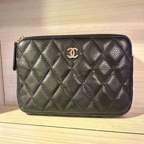 ✨ CHANEL ⭐ 經典黑金荔枝紋 WOC 雙拉鍊手機包 - 絕版實用款 ✨