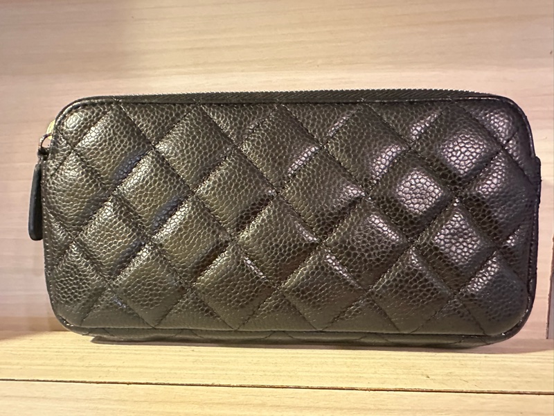 ✨ CHANEL ⭐ 經典黑金荔枝紋 WOC 雙拉鍊手機包 - 絕版實用款 ✨-1