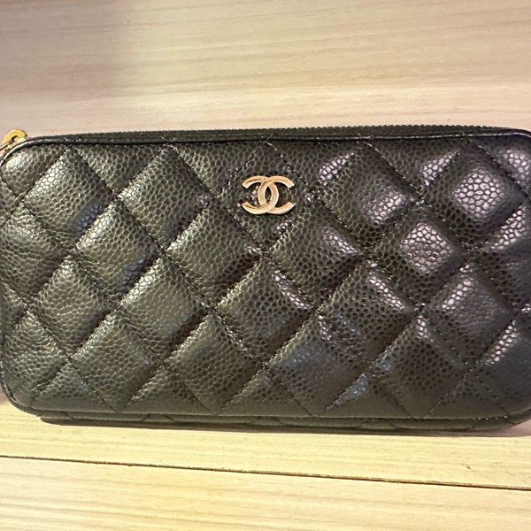 ✨ CHANEL ⭐ 經典黑金荔枝紋 WOC 雙拉鍊手機包 - 絕版實用款 ✨-5