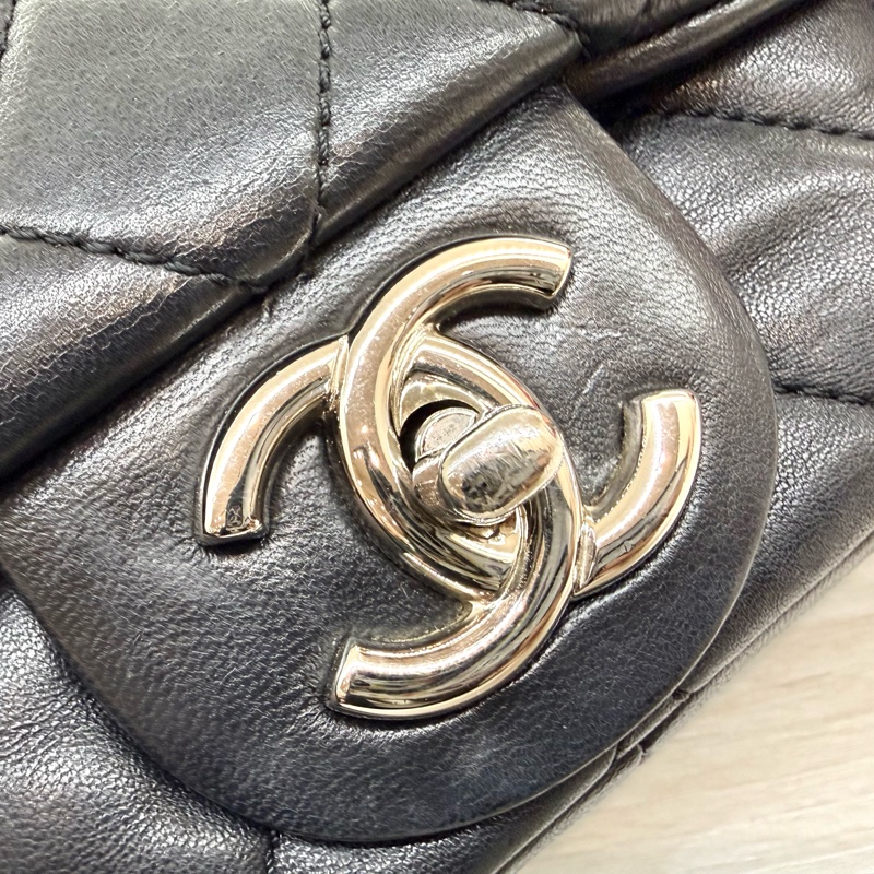 CHANEL🖤限定款黑色菱格紋雨衣兩用鏈包A48556-22