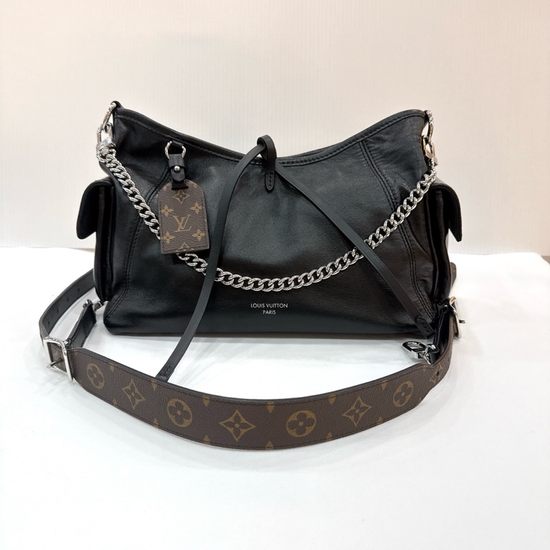 莉亞精品♡ LV M24861 Carryall Cargo Vibe 黑武士 PM 二手-2