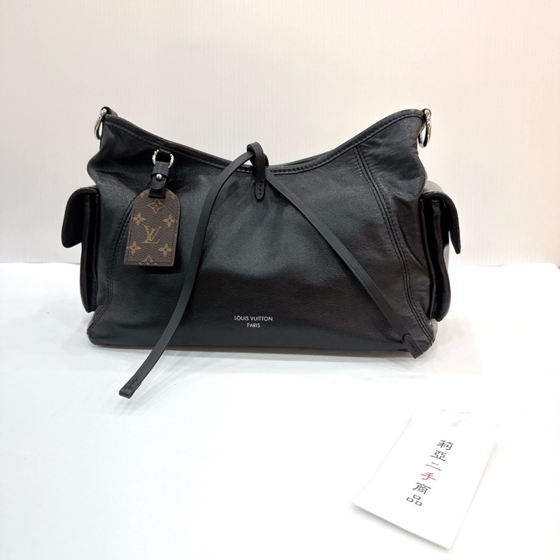 莉亞精品♡ LV M24861 Carryall Cargo Vibe 黑武士 PM 二手-3
