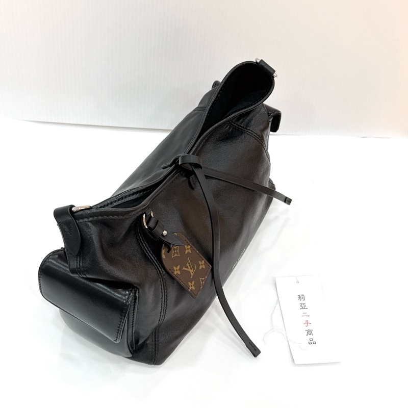 莉亞精品♡ LV M24861 Carryall Cargo Vibe 黑武士 PM 二手-5