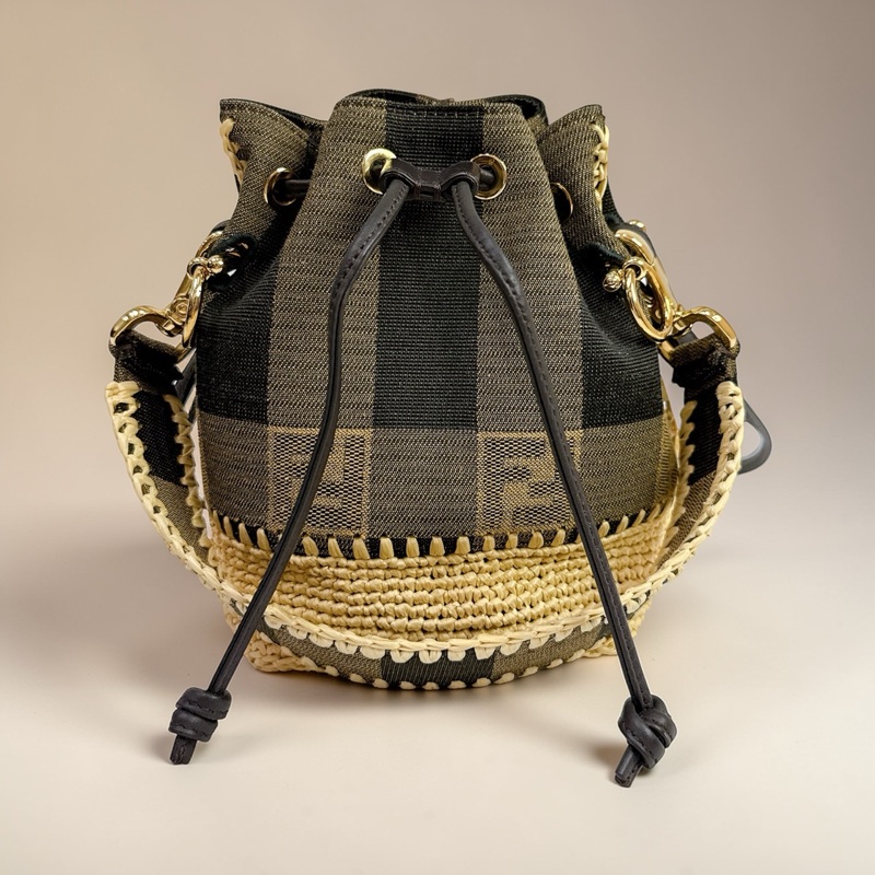 莉亞精品♡ FENDI雙色拼接竹編水桶包 二手-0