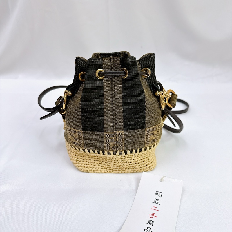 莉亞精品♡ FENDI雙色拼接竹編水桶包 二手-5