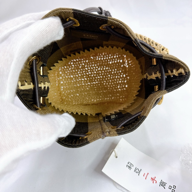莉亞精品♡ FENDI雙色拼接竹編水桶包 二手-6
