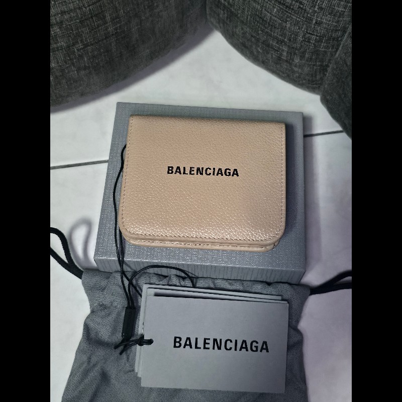 [全新]Balenciaga 巴黎世家 奶茶色短夾 附零袋-0