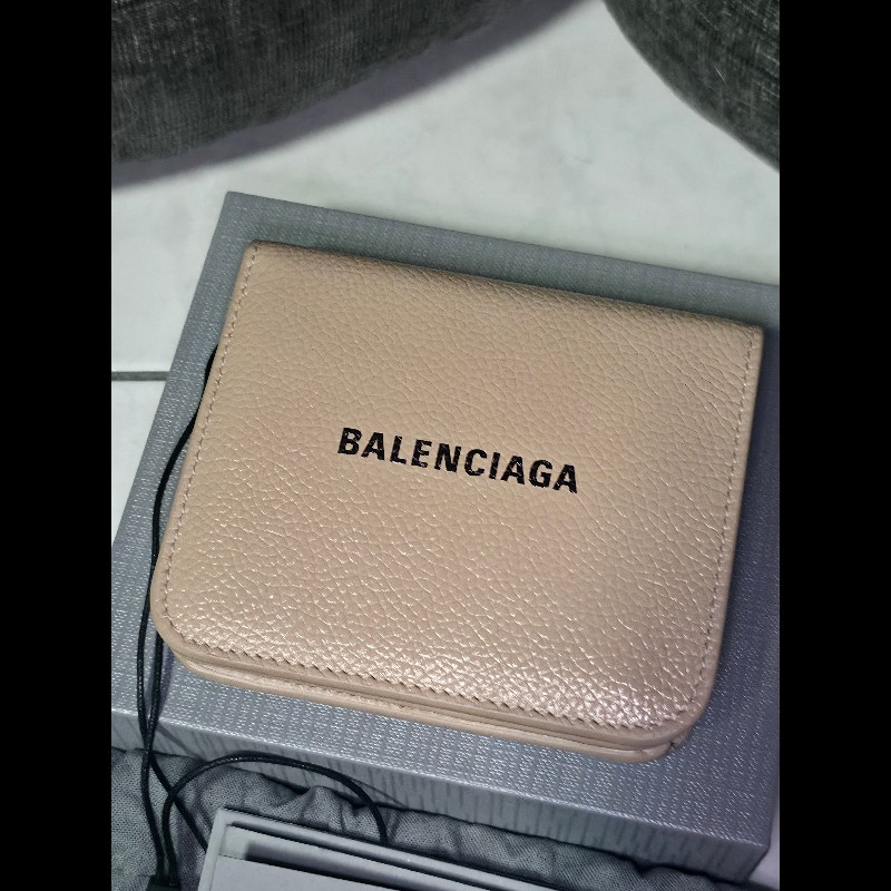 [全新]Balenciaga 巴黎世家 奶茶色短夾 附零袋-1