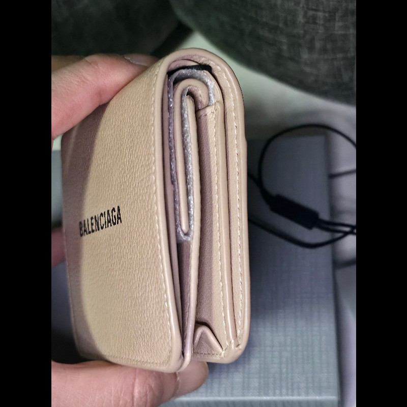 [全新]Balenciaga 巴黎世家 奶茶色短夾 附零袋-4