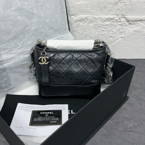 🌷有購證保卡款！Chanel 香奈兒 Gabrielle 流浪包 黑金牛皮 小號