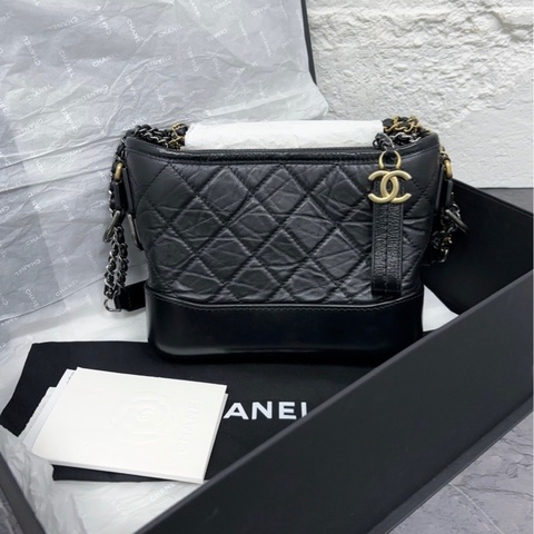 🌷有購證保卡款！Chanel 香奈兒 Gabrielle 流浪包 黑金牛皮 小號