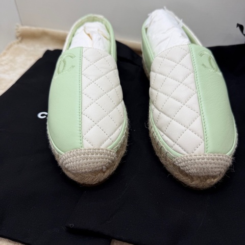 閒置新未使用Chanel 香奈兒 馬卡龍拼白色漁夫鞋  35碼