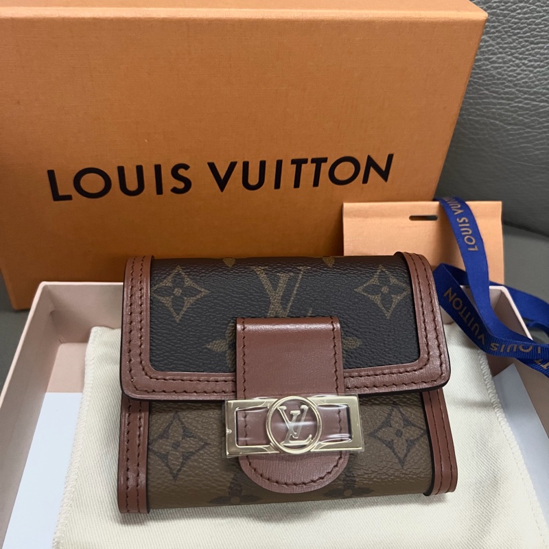 全新 LV Dauphine 短夾-1