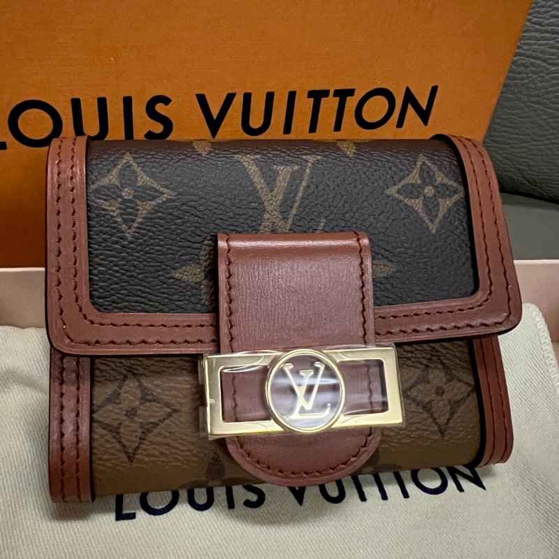 全新 LV Dauphine 短夾-5