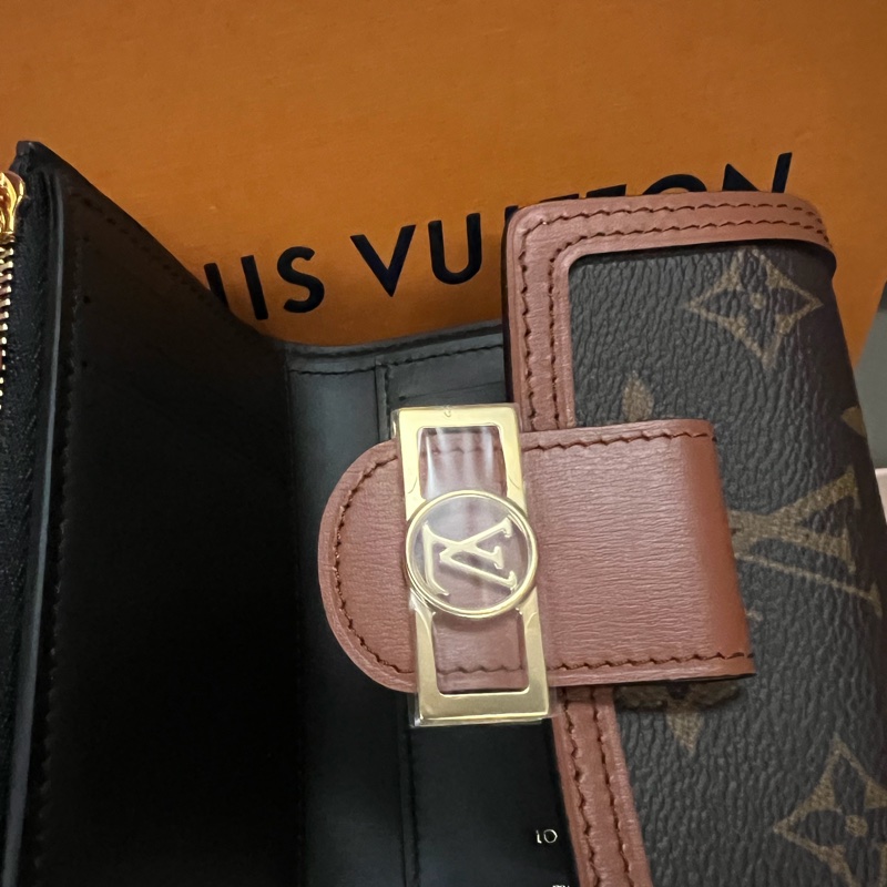 全新 LV Dauphine 短夾-7