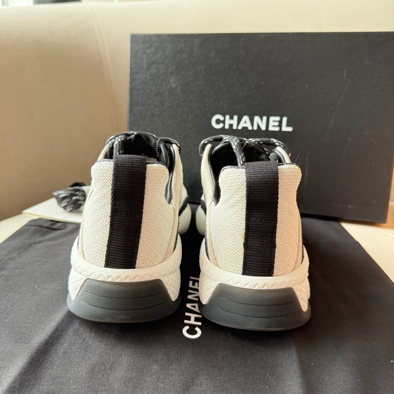 全新Chanel /香奈兒 菱格紋logo運動鞋 37碼 黑白配色經典款雙C標誌設計 鞋面是網布材質舒適-2