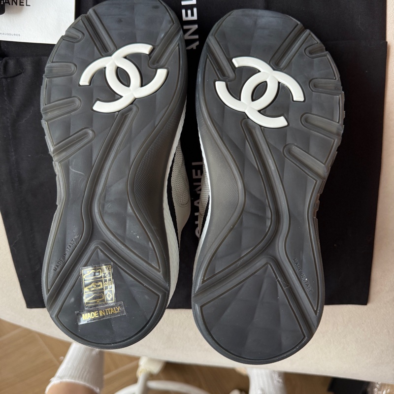 全新Chanel /香奈兒 菱格紋logo運動鞋 37碼 黑白配色經典款雙C標誌設計 鞋面是網布材質舒適-4