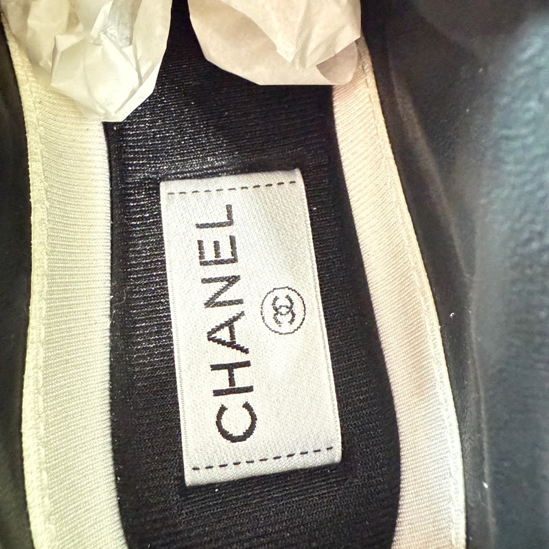 全新Chanel /香奈兒 菱格紋logo運動鞋 37碼 黑白配色經典款雙C標誌設計 鞋面是網布材質舒適-6