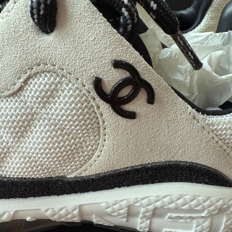 全新Chanel /香奈兒 菱格紋logo運動鞋 37碼 黑白配色經典款雙C標誌設計 鞋面是網布材質舒適-8