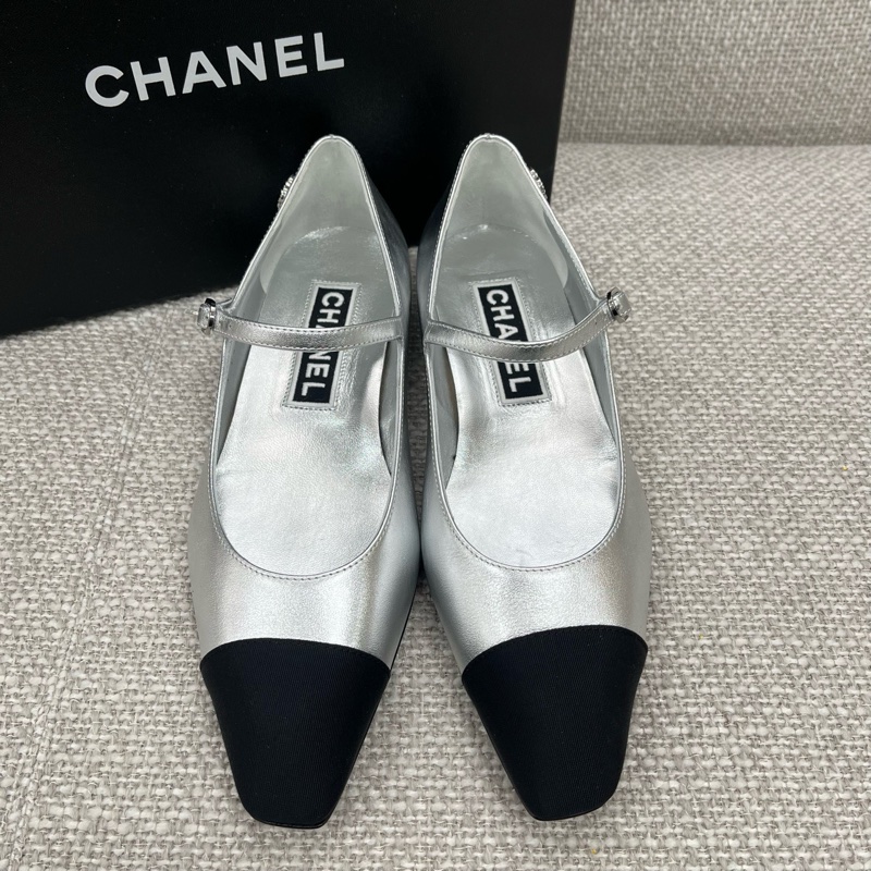 37.5碼全新CHANEL香奈兒 皮革 方頭搭扣 平跟 瑪麗珍鞋 女款 銀色-1