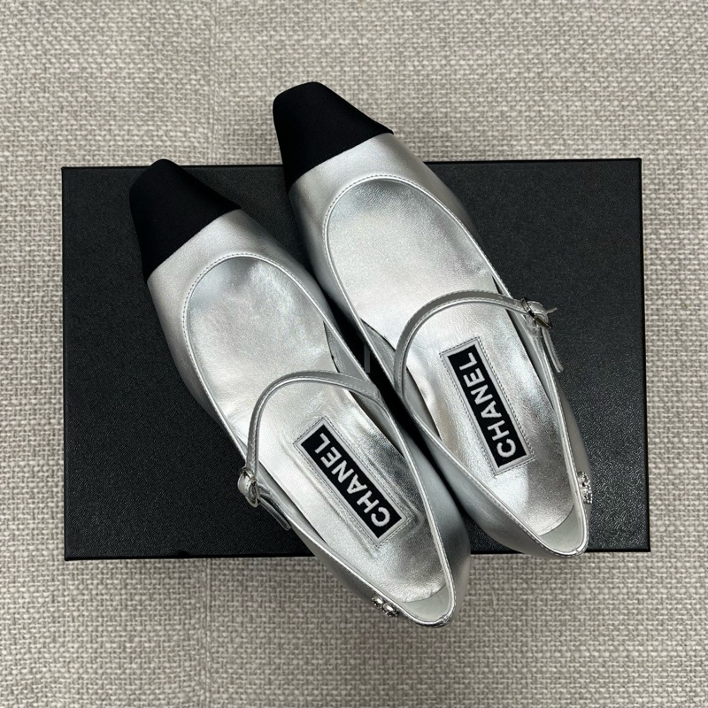 37.5碼全新CHANEL香奈兒 皮革 方頭搭扣 平跟 瑪麗珍鞋 女款 銀色-2