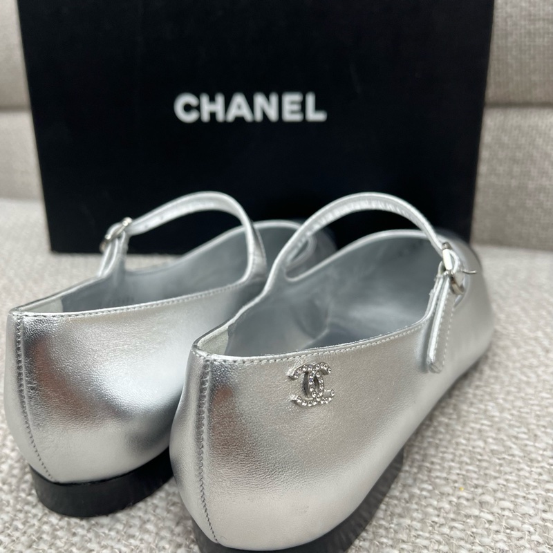 37.5碼全新CHANEL香奈兒 皮革 方頭搭扣 平跟 瑪麗珍鞋 女款 銀色-4