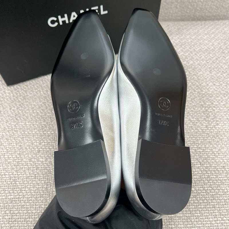 37.5碼全新CHANEL香奈兒 皮革 方頭搭扣 平跟 瑪麗珍鞋 女款 銀色-6