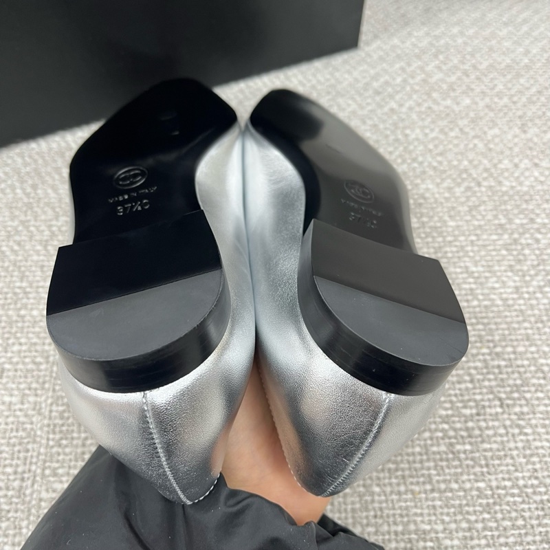 37.5碼全新CHANEL香奈兒 皮革 方頭搭扣 平跟 瑪麗珍鞋 女款 銀色-7