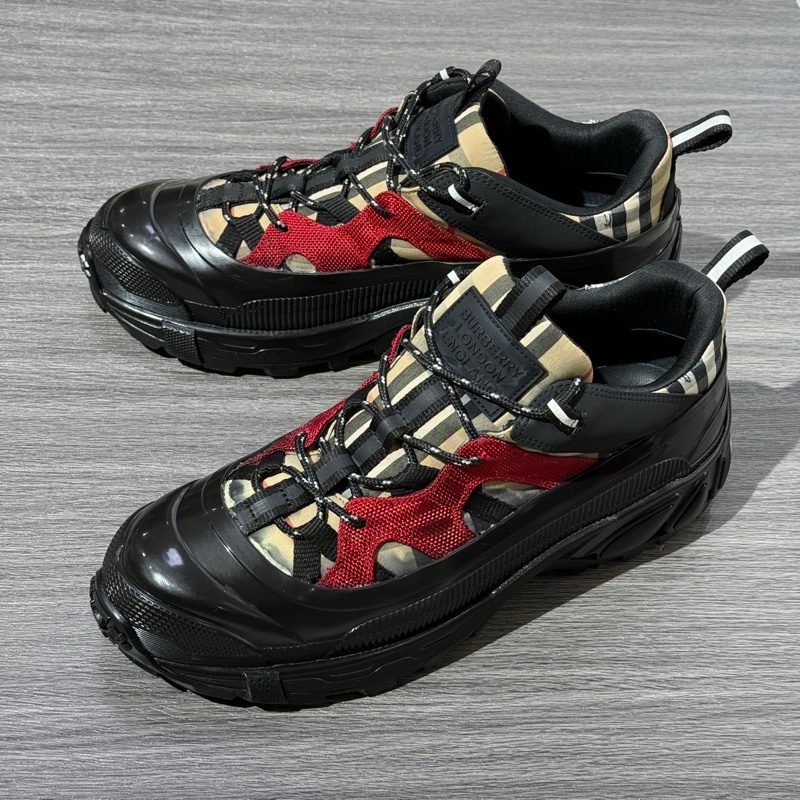 99新 Burberry博柏利 Arthur 減震 低幫 42碼男款 黑色-0