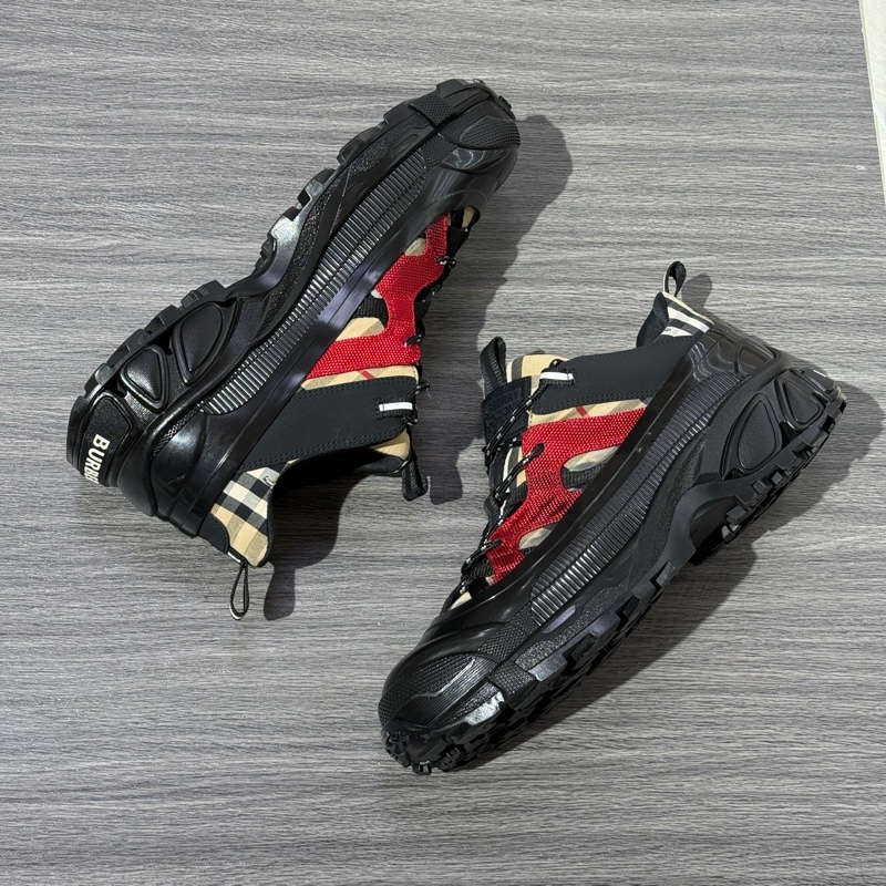 99新 Burberry博柏利 Arthur 減震 低幫 42碼男款 黑色-1