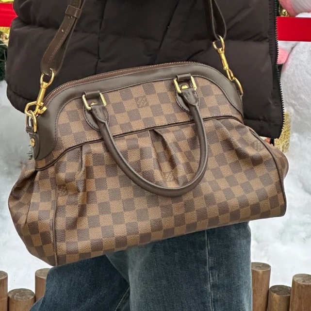 路易威登 Louis Vuitton 棋盤格 Trevi 葫蘆包皮革 尺寸: 34×25×15-7