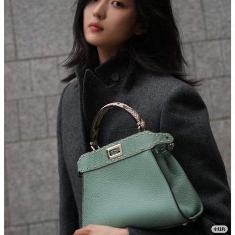 FENDI 蛇皮手柄Peekaboo手提斜背包27*20.5*9.5 95新 配件盒子 塵袋