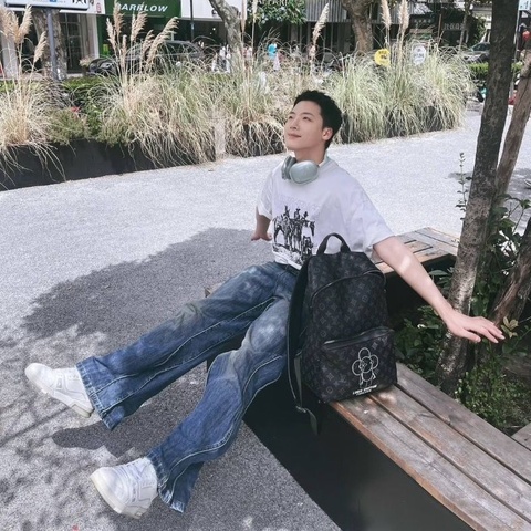 LV後背包塗層帆布拼牛皮 黑色拼白色37 x 40 x 20  9新 配件塵袋