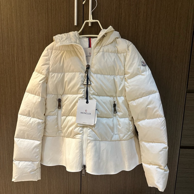 Moncler白色短版荷葉邊羽絨外套-7