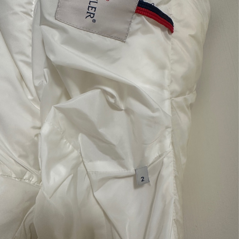 Moncler白色短版荷葉邊羽絨外套-11