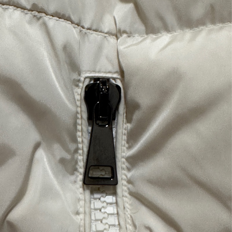 Moncler白色短版荷葉邊羽絨外套-12