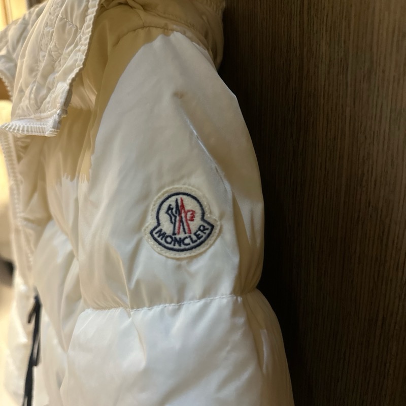 Moncler白色短版荷葉邊羽絨外套-3